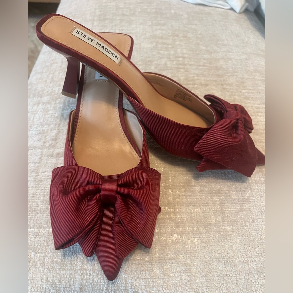 Steve Madden Burgundy Bow Pointed Toe Heels